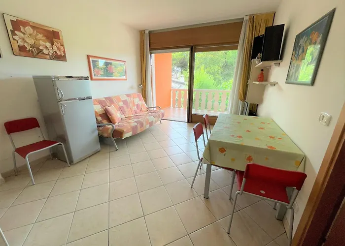 Quiet With Terrace アパート